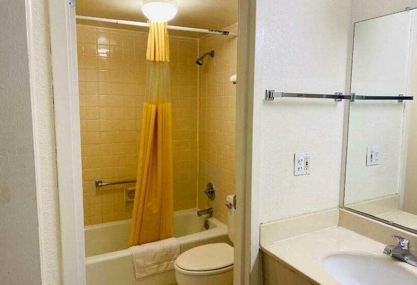 Люкс 2 Спальни, Traveler's Place Inn & Suites
