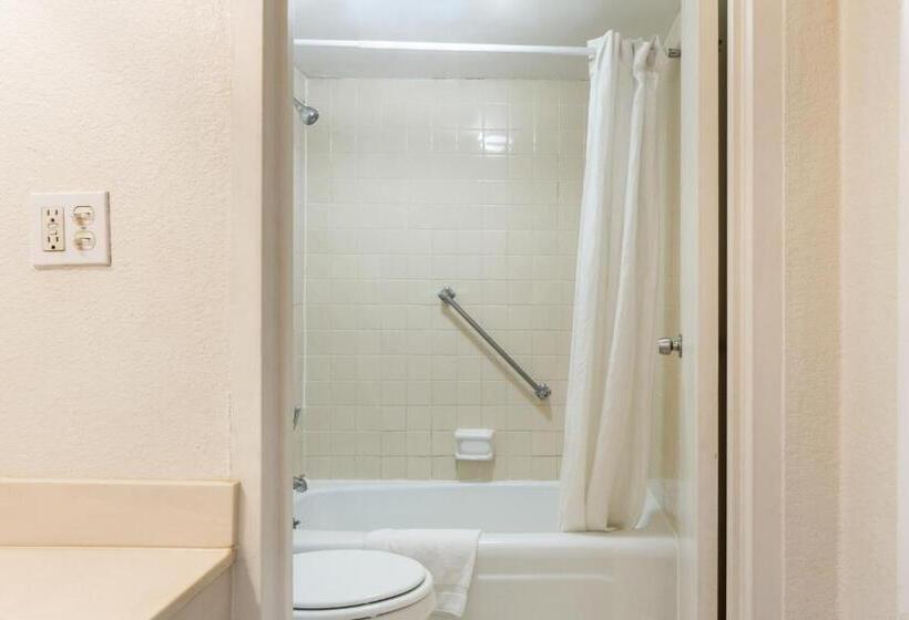 スタンダードルーム, Traveler's Place Inn & Suites