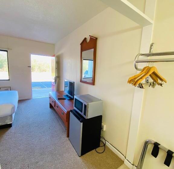 Номер Стандарт, Traveler's Place Inn & Suites