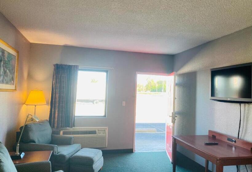 Люкс, Traveler's Place Inn & Suites