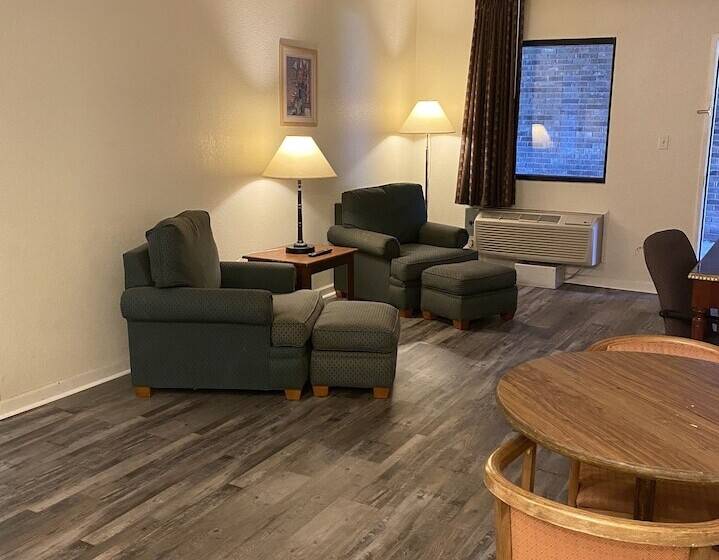 Люкс 2 Спальни, Traveler's Place Inn & Suites