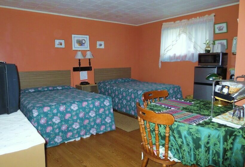 Номер Стандарт 2 Двуспальные Кровати, Four Seasons Motel