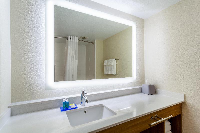스탠다드 룸, Holiday Inn Express & Suites Cedar Falls   Waterloo, An Ihg