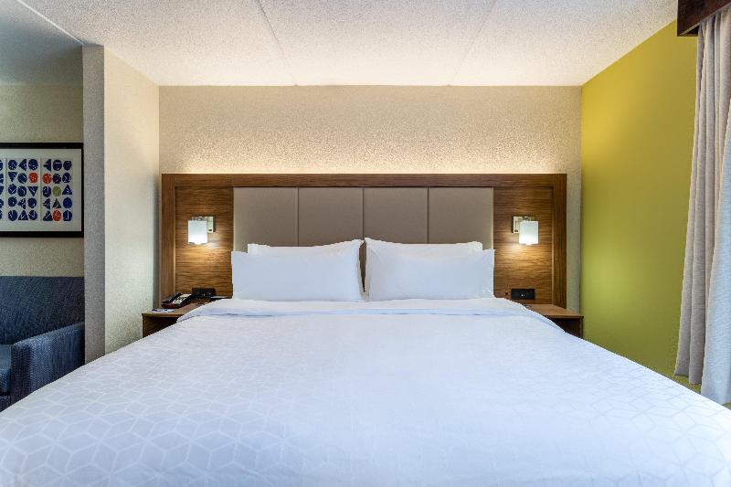 장애인을 위한 킹사이즈 침대 스탠다드 룸, Holiday Inn Express & Suites Cedar Falls   Waterloo, An Ihg