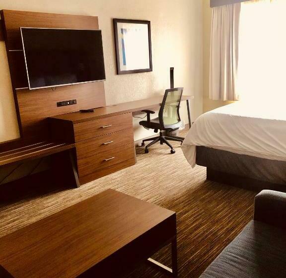 جناح سرير كينج, Holiday Inn Express & Suites Cedar Falls   Waterloo, An Ihg