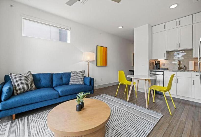 סטודיו סופריור, Placemakr Downtown Austin