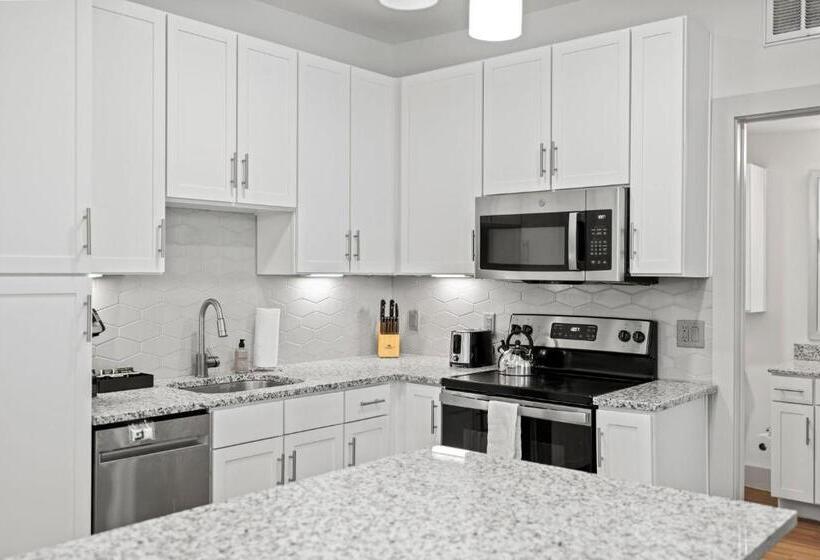 דירת דלוקס 2 חדרי שינה, Placemakr Downtown Austin