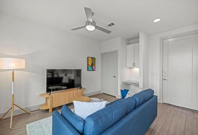 חדר סטנדרט מותאם לאדם עם מוגבלויות, Placemakr Downtown Austin
