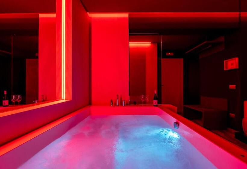 Номер Стандарт с Гидромассажем, Cinquanta Sfumature Luxury Suites