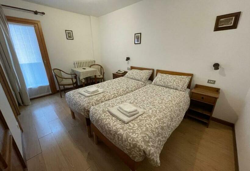스탠다드 발코니 룸, Ambassador Rooms In Bormio, Solo Camera Senza Colazione