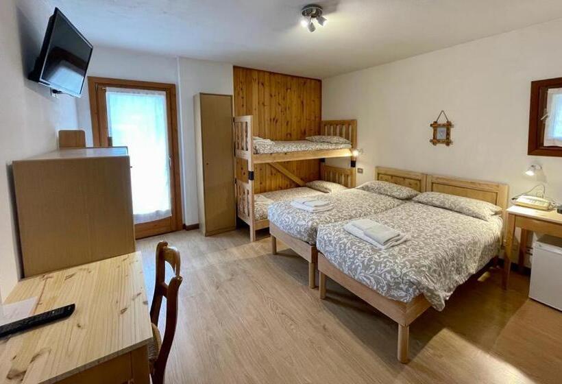 발코니가 있는 4인용 스탠다드 룸, Ambassador Rooms In Bormio, Solo Camera Senza Colazione