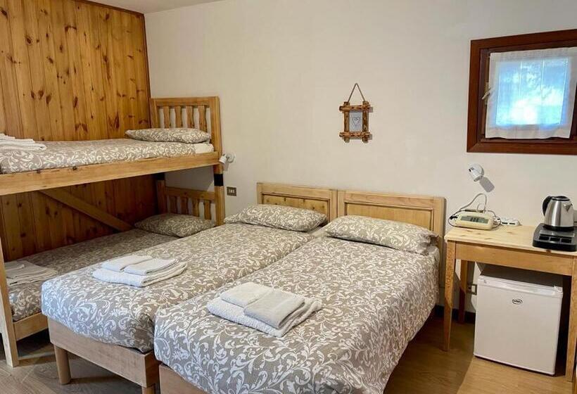 발코니가 있는 4인용 스탠다드 룸, Ambassador Rooms In Bormio, Solo Camera Senza Colazione