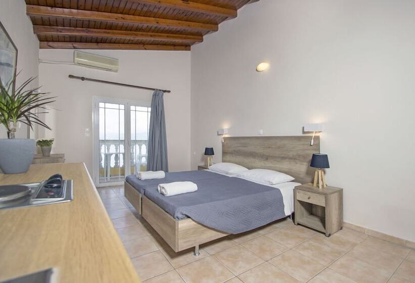 استودیوی استاندارد, Trabukos Beach Complex