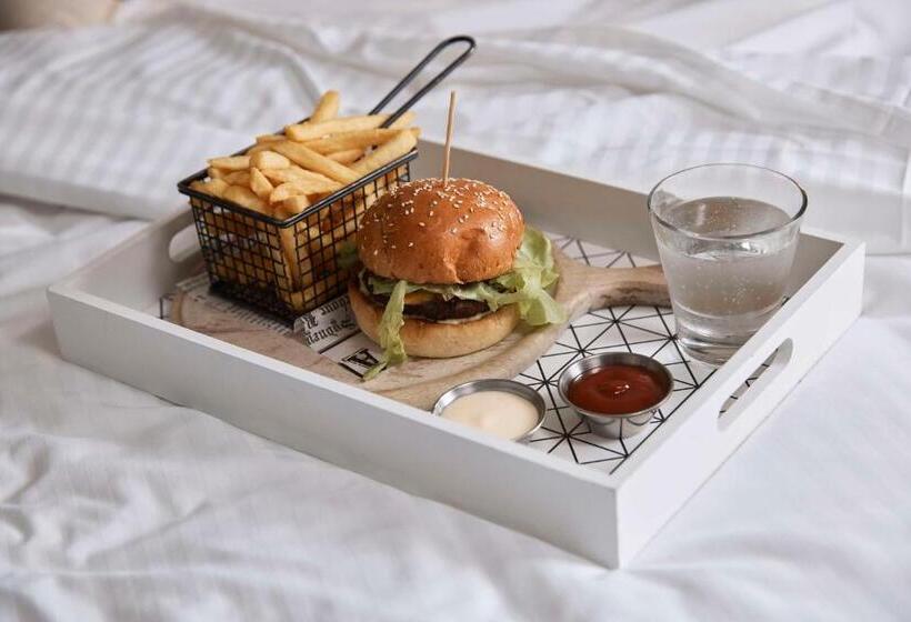 家庭间, Atura Dandenong