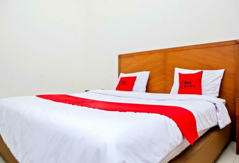 Номер Deluxe, Residences By Reddoorz Near Rumah Mode