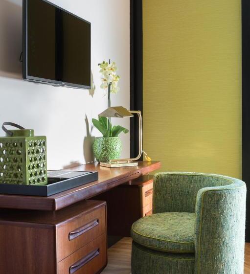 اتاق لوکس با بالکن, Velona's Jungle Luxury Suites