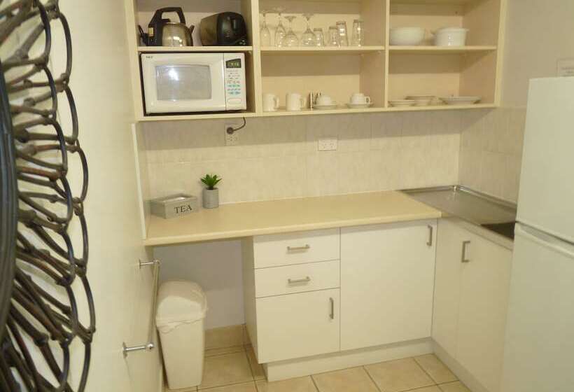 Студия Стандарт, Sunseeker Motel