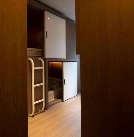 Кровать в Общей Комнате, Canvas Hostel