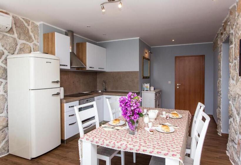 Апартаменты 1 Спальня с Террасой Вид на Море, Apartments Villa Mirjana