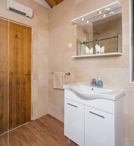 Апартаменты 1 Спальня с Террасой, Apartments Villa Mirjana