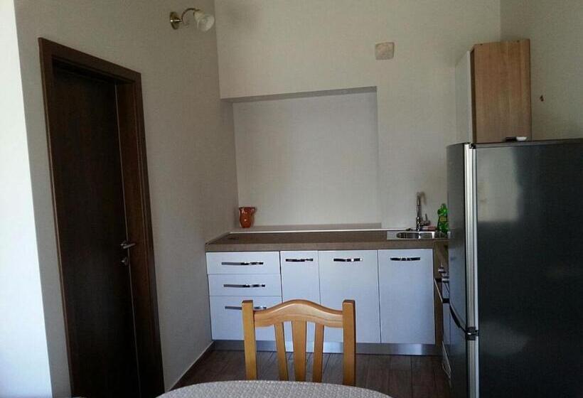 Апартаменты 1 Спальня Боковой Вид на Море, Apartments Villa Mirjana