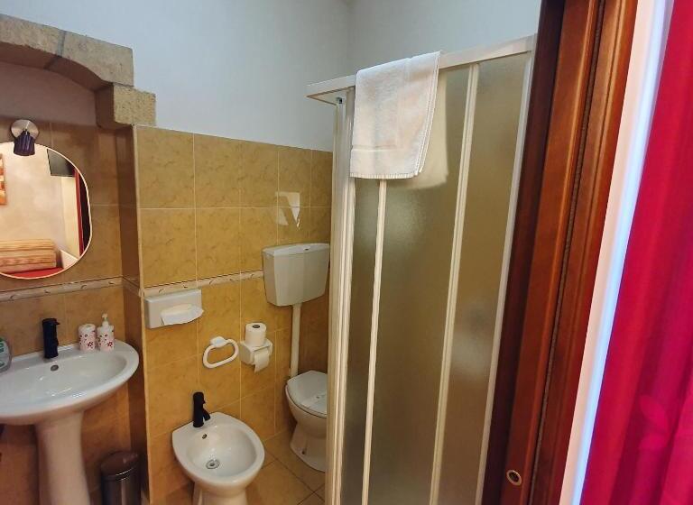 اتاق خانوادگی, B&b Eraclio