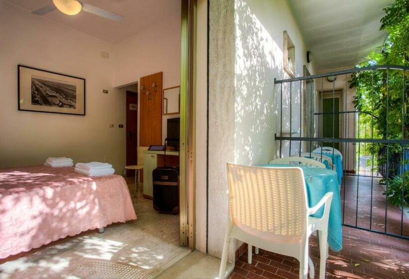 اتاق استاندارد با بالکن, Albergo Villa Lucia