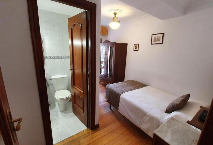 Standard Yhden Hengen Huone, Hostal Giadás