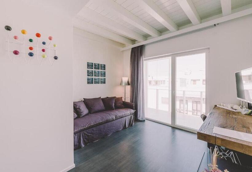 발코니가 있는 스위트, Suite 10 Home Design & Spa