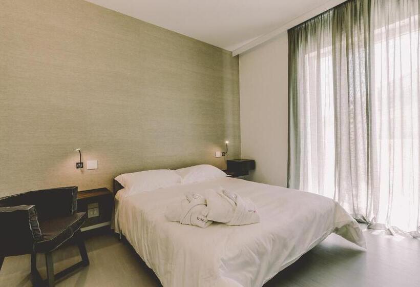발코니가 있는 스위트, Suite 10 Home Design & Spa