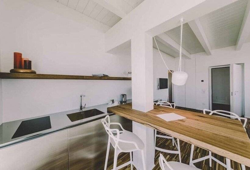 발코니가 있는 스위트, Suite 10 Home Design & Spa