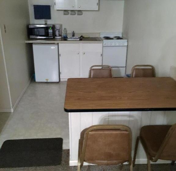 Четырехместный Номер Стандарт, Hunters Lodge Motel