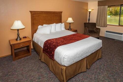 غرفة ديلوكس سرير ملكى, Cowlitz River Lodge
