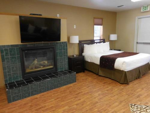 استوديو إدارى, Cowlitz River Lodge