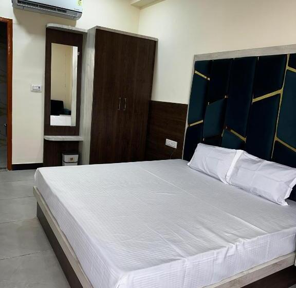 Номер Deluxe, Golden Oasis Near Danik Bhaskar Office