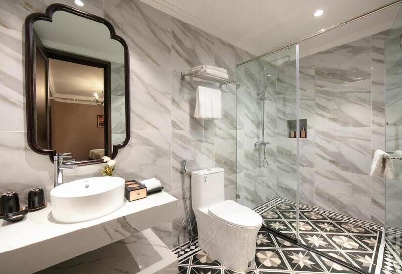سوییت خانوادگی, Acoustic Premium Hotel & Spa