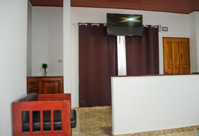 四人高级间, Y Restaurante Punta Diamantes