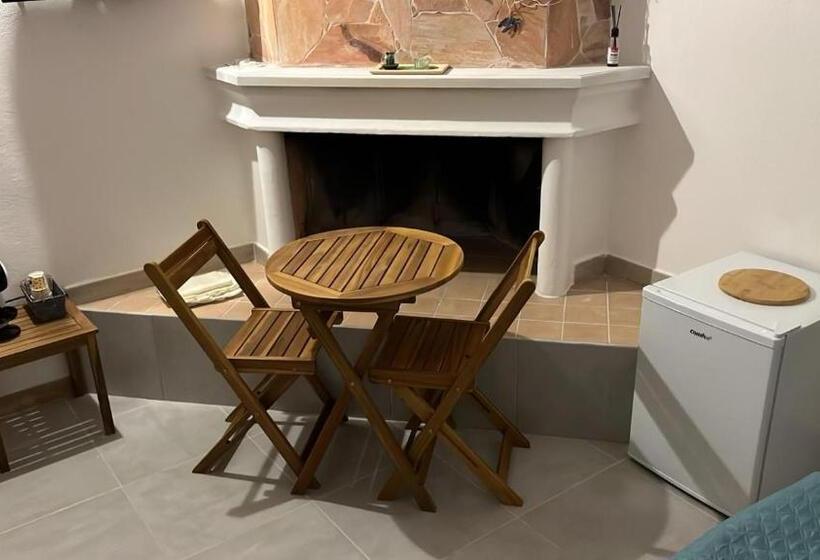 Номер Стандарт, Moncici House