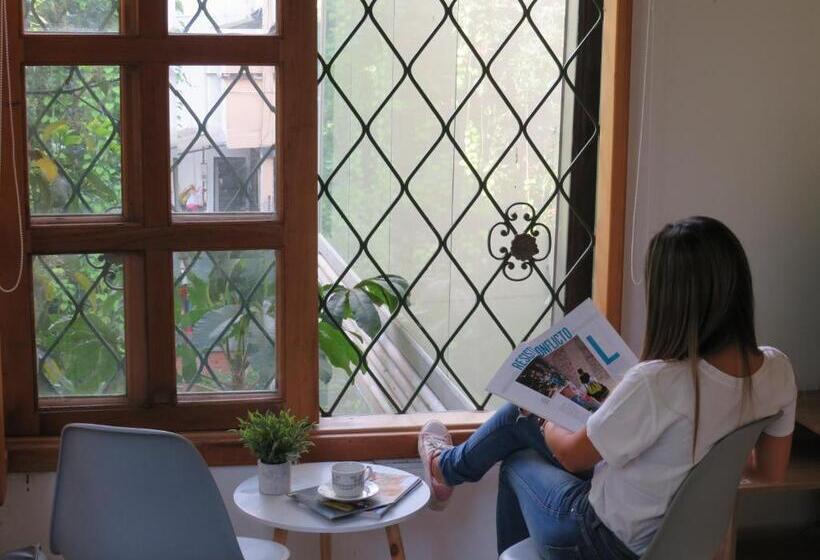 اتاق استاندارد سه نفره, Albore Hostel Pereira