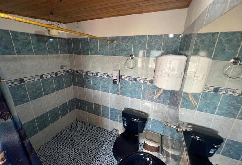 Семейный Номер Совместный Санузел, Güicani Hostel