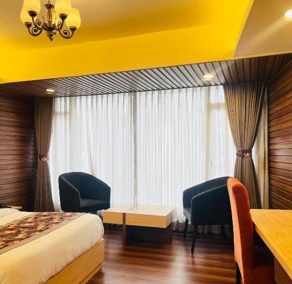 디럭스 룸, Grg Luxury Broadway Boutique Hotel At Prime Location Mall Road Darjelling Near Mahakaal Temple