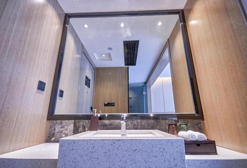 Номер Superior, Paco Hotel Guangzhou Baiyun Airport Liantang Metro