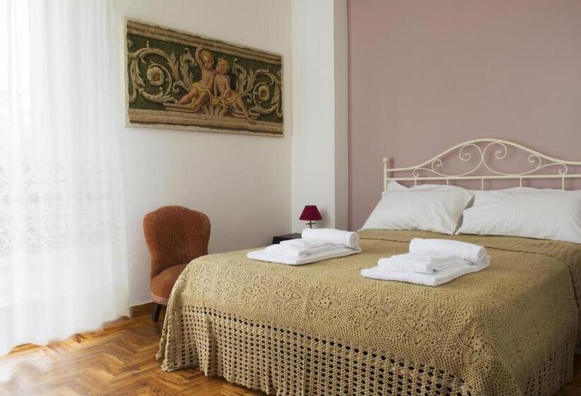 Стандартный внешний трехместный номер с ванной комнатой, Rooms Villa Bergamo Airport
