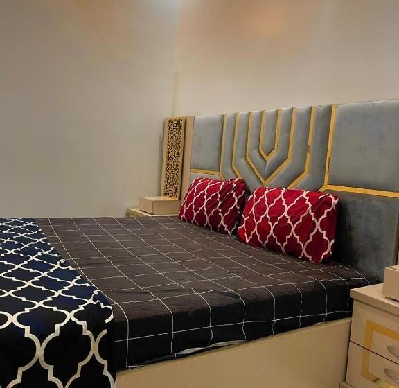 اتاق ساده سه‌ نفره, Karachi Gulshan Guest House