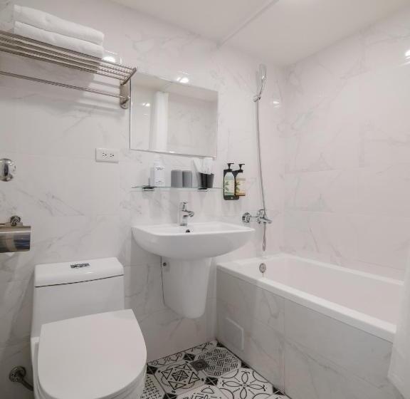 اتاق استاندارد, Attic
