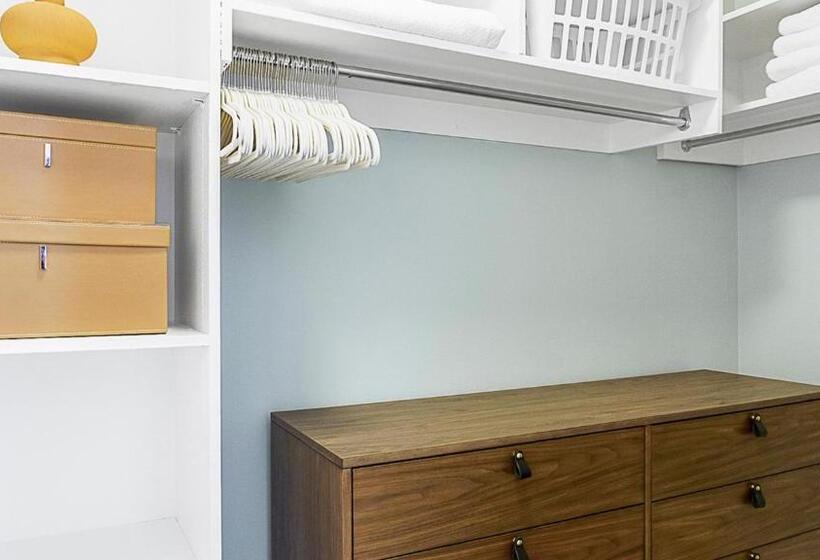 Standard Studio, Three Rivers Apartments By Barsala