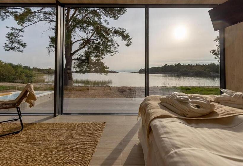 سوییت با چشم‌انداز دریا, Käringsund Resort