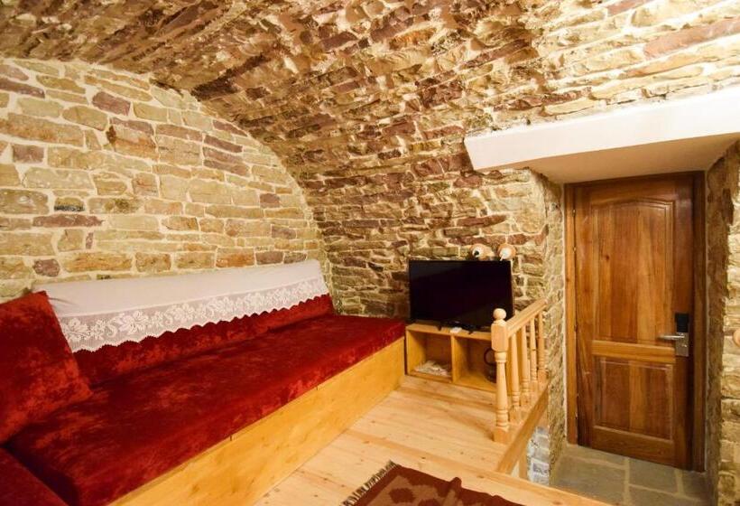 패밀리 스위트, Aqueduct Inn