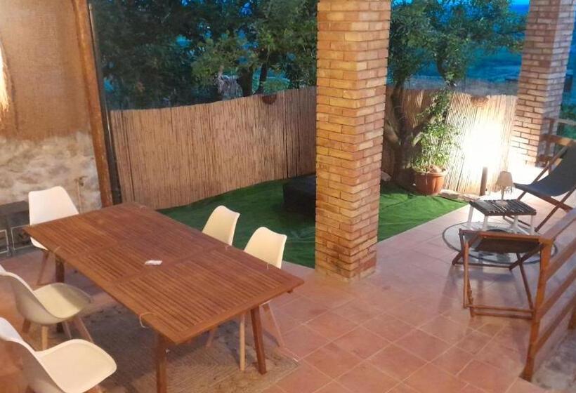 Номер Стандарт Вид на Сад, Oikos Guesthouse & Rooftop