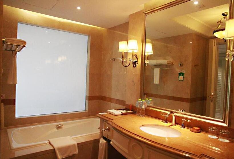Номер Deluxe Кровать Кинг, Crowne Plaza Ocean Spring Resort, An Ihg